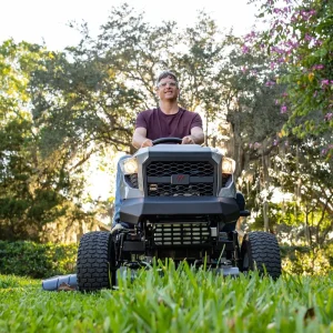 Murray MT100 42 in. 13.5 HP 500cc E1350 Series Briggs and Stratton Engine 6-Speed Manual Gas Riding Lawn Tractor Mowers. - Image 4